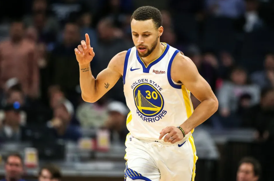 关于上海久事训练开放日，关键时刻复出首秀引欢呼，NBA常规赛在即，细节决定成败的信息-九游娱乐网站