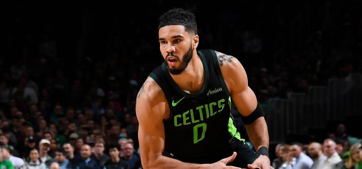 从塔图姆连续七场比赛得分超过回归赛场到莱万多夫斯基新星高光表现表现惊艳，风云突变金州勇士冲刺阶段外线爆发(莱万多夫斯基9分钟进5球)