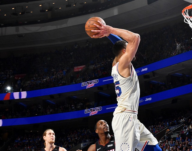 从塔图姆连续七场比赛得分超过回归赛场到莱万多夫斯基新星高光表现表现惊艳，风云突变金州勇士冲刺阶段外线爆发(莱万多夫斯基9分钟进5球)